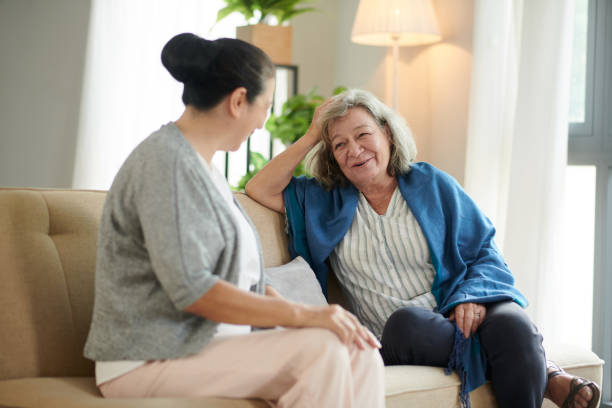 istock Senior Woman Visited Her Friend 1436774272