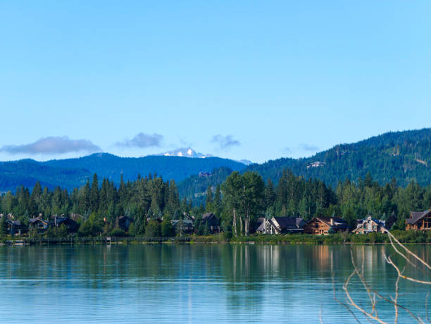 istock Green Lake, Cottages and Mountains 1436791136