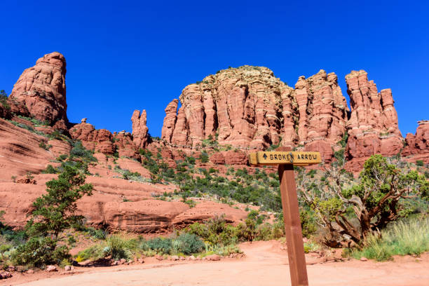 istock Broken Arrow trail marker sign in Sedona 1436880559