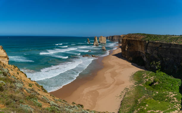 dwunastu apostołów w glenaire, australia w słoneczny dzień - twelve apostles zdjęcia i obrazy z banku zdjęć