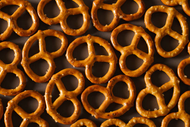 precle tle - pretzel snack salty food zdjęcia i obrazy z banku zdjęć