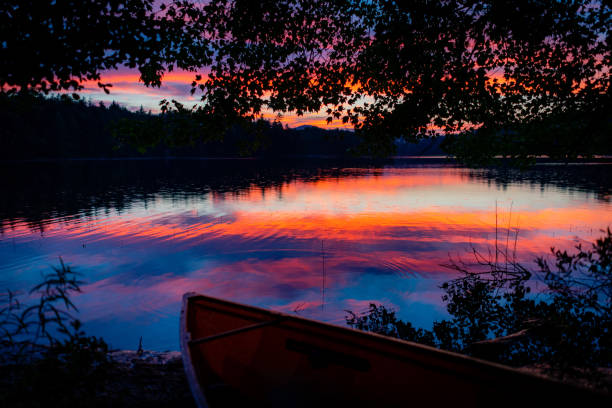 puesta de sol en el adirondacks - adirondack mountains fotografías e imágenes de stock