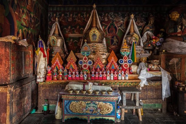 im lamayuru gompa (tibetisch-buddhistisches kloster). ladakh, indien - tibetan culture stock-fotos und bilder