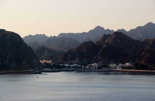 oman- mascate - vista dal mare - oman greater masqat fort tourism foto e immagini stock