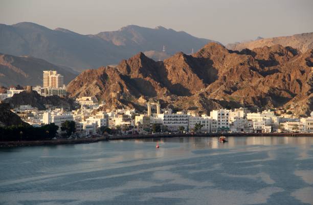 oman- mascate - vista dal mare - oman greater masqat fort tourism foto e immagini stock