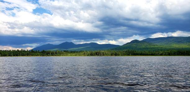 bigelow mountains, flagstaff lake - bigelow stock-fotos und bilder