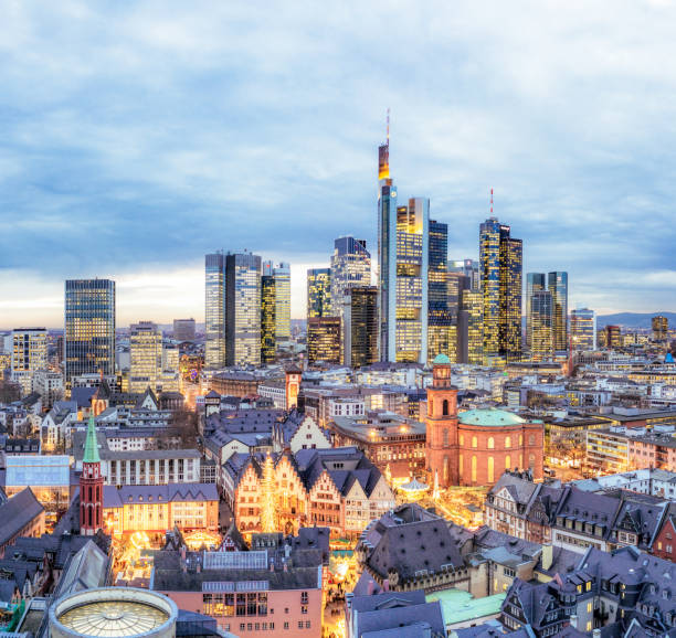 Frankfurt cityscape at Christmas A view over Frankfurt's city centre, with the annual Christmas Markets and attractions in the foreground, and the city's modern business skyline on the horizon at dusk. frankfurt skyline stock pictures, royalty-free photos & images
