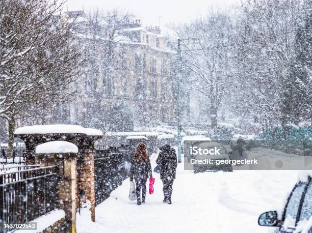 Heavy Snowfall In Glasgow Scotland Stock Photo - Download Image Now - Snow, Snowing, UK