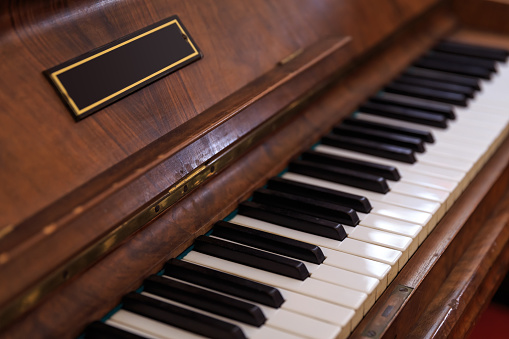 photo of an old wooden piano.