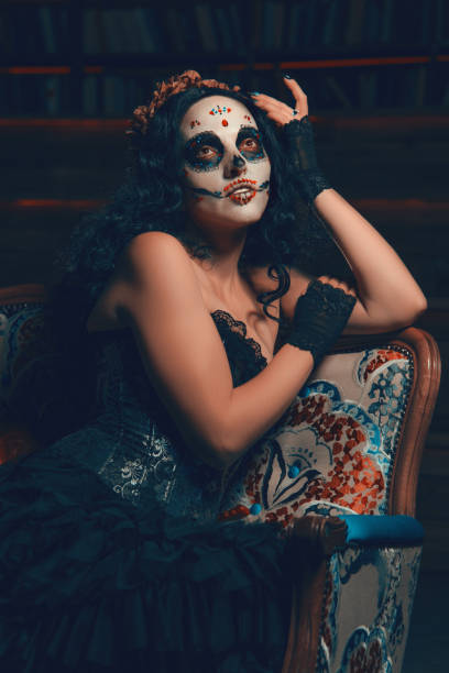Día De Muertos Día De Los Muertos Santa Muerte Mujer Con Maquillaje De Calavera De Azúcar Calavera Catrina Víspera De Todos Los Santos Foto de stock y más banco de imágenes de Día De Muertos Día De Los Muertos Santa Muerte Mujer Con Maquillaje De Calavera De Azúcar Calavera Catrina Víspera De Todos Los Santos Foto de stock y más banco de imágenes de
