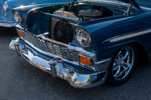  Classic Blue Chevrolet Bel Air faros con capó abierto Chevy en el EE.UU. Septiembre Snohomish Wa Auto Show