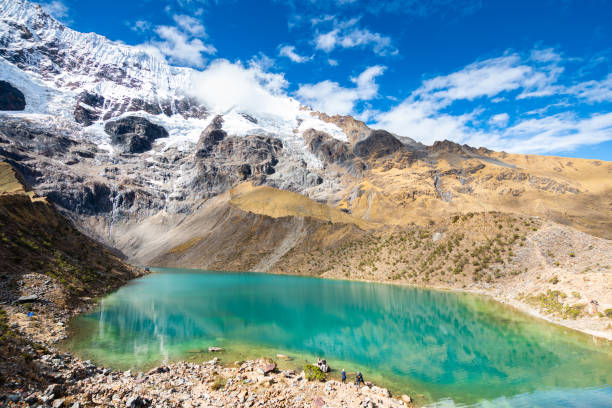 휴먼테이 라군은 살칸테이 트레킹의 첫 번째 정류장입니다. - mountain peru cordillera blanca mountain range 뉴스 사진 이미지