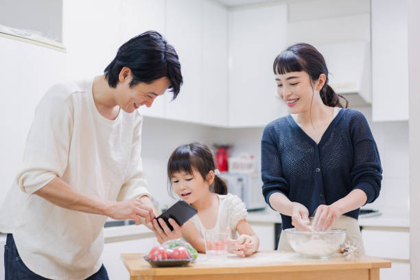 istock Families cooking while researching recipes 1437141606