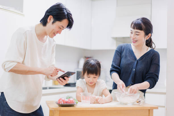 istock Families cooking while researching recipes 1437141616