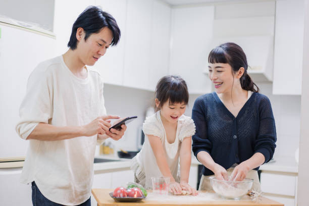 istock Families cooking while researching recipes 1437141618