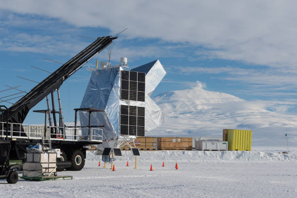 lancio di palloncini di lunga durata - arctic station snow science foto e immagini stock