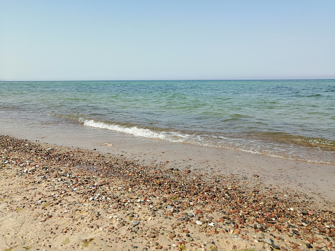 A beautiful shot of the tranquil ocean waves splashing towards the beach