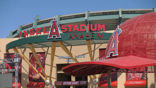 angel stadium in anaheim - major league baseball stock-fotos und bilder