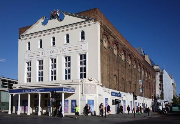 the old vic theatre, londres, royaume-uni - urban scene street victorian style history photos et images de collection