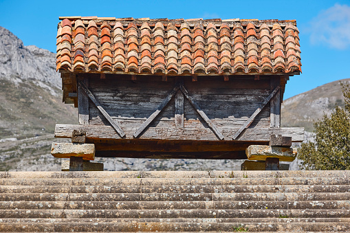 Construcción tradicional de graneros en Castilla y León. Paisaje rural. España photo