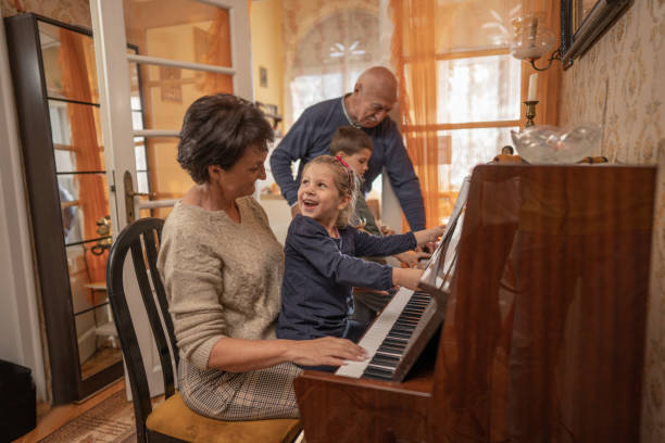 istock Girl wants to learn the piano 1437219464