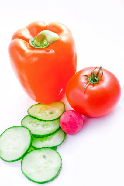 verduras frescas en el fondo blanco - vegitables in kitchen fotografías e imágenes de stock