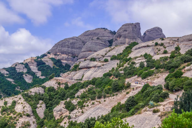 montserrat montagna rocciosa dispari (spagna callaina) - 13431 foto e immagini stock