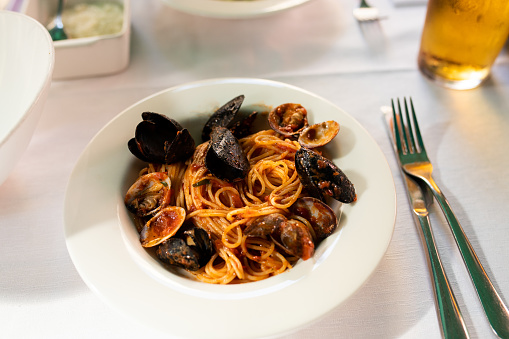 Tomato spaghetti with mussels