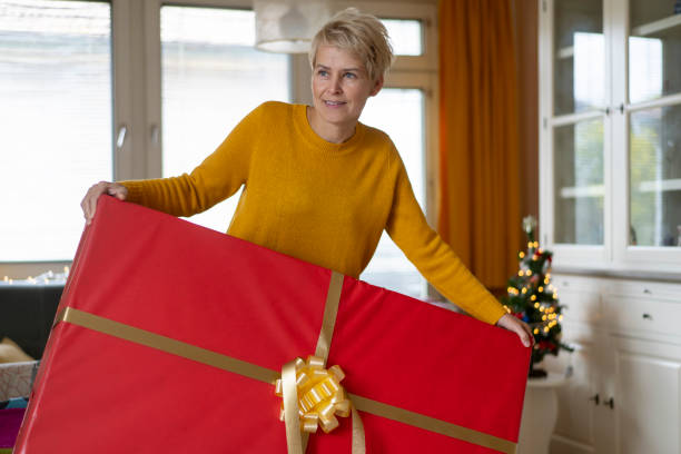 istock Receiving a big Christmas gift 1437340985