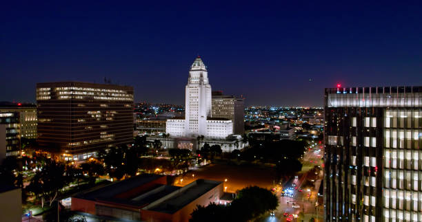 aerial shot of los angeles city hall and government buildings in downtown los angeles at night - los angeles city hall imagens e fotografias de stock