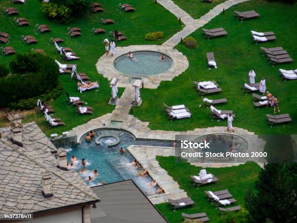 Terme Di Presaintdidier Valle Daosta Italia - Fotografie stock e altre immagini di Stabilimento termale - Stabilimento termale, Centro benessere - Stabilimento termale, Valle d'Aosta