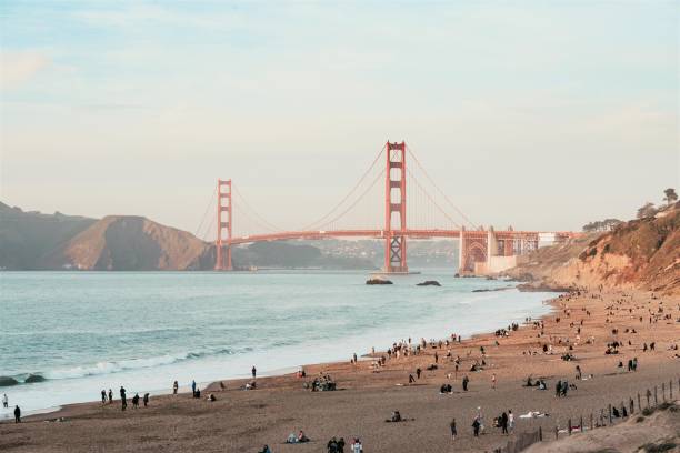 schöner morgenblick auf die golden gate bridge, san francisco, usa - süd kalifornien stock-fotos und bilder