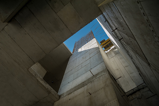 Estructuras monolíticas de un hueco de ascensor photo
