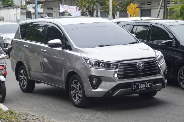 2019 Toyota Kijang Innova (Type 2.4 G Medan City, Indonesia – July 21, 2022: 2019 Toyota Kijang Innova (Typw 2.4 G) in Medan, North Sumatra, Indonesia kijang stock pictures, royalty-free photos & images