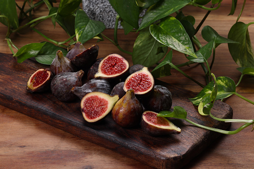 Fresh halved Figs and juice