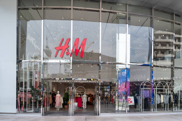 H&M department store front which is located in Lot 10 in Bukit Bintang,Malaysia. Kuala Lumpur,Malaysia - October 9,2022 : H&M department store front which is located in Lot 10 in Bukit Bintang,Malaysia. h and m stock pictures, royalty-free photos & images