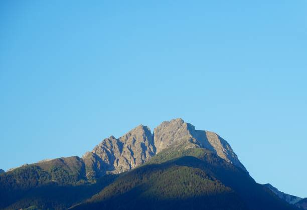 hermosa foto de las montañas rocosas en peak ifinger - ifinger fotografías e imágenes de stock