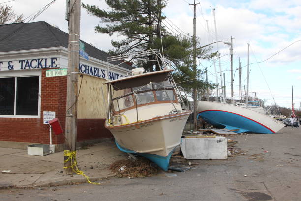 dégâts causés par l’ouragan sandy à staten island - hurricane sandy staten island new york city new york state photos et images de collection