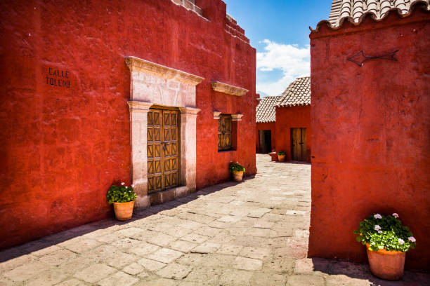 il monastero di santa catalina di siena, patrimonio dell'umanità dell'unesco, luogo storico ad arequipa, perù - santa catalina monastery foto e immagini stock