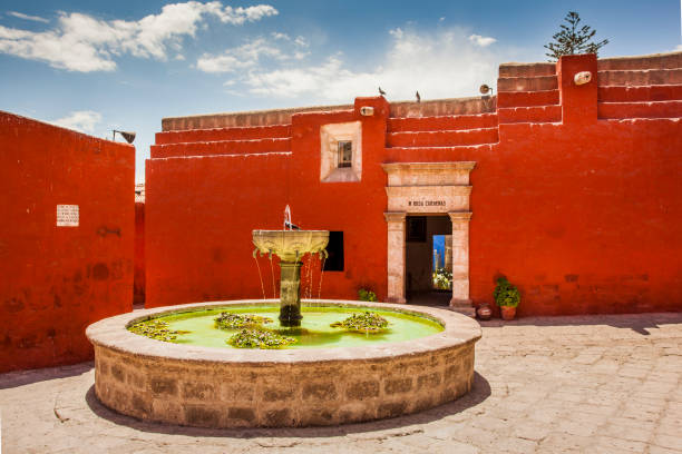 il monastero di santa catalina di siena, patrimonio dell'umanità dell'unesco, luogo storico ad arequipa, perù - santa catalina monastery foto e immagini stock