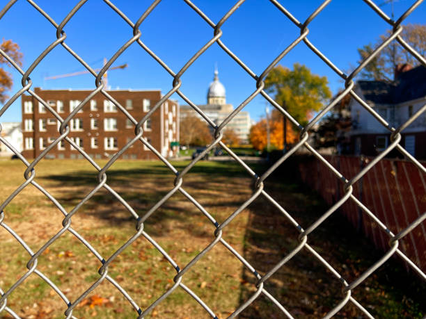 istock The Illinois State Capitol Building Through a Chain-Link Fence 1437553436