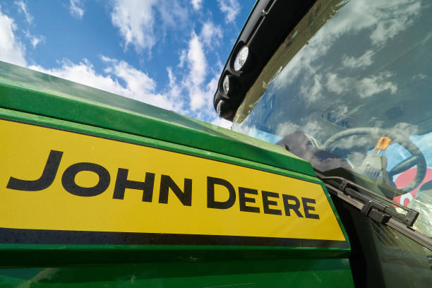 john deere tractor - john deer fotografías e imágenes de stock