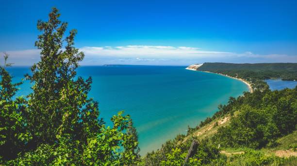 vista panoramica dell'empire bluff trail che si affaccia sul lago michigan nella contea di leelanau, michigan - leelanau county foto e immagini stock