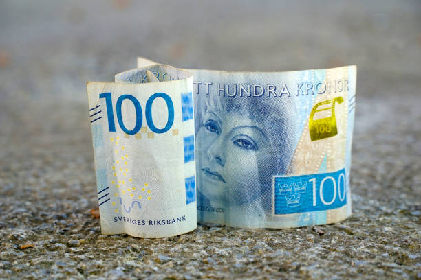 istock sweden money 100 Kronor banknote, close up 1437681817