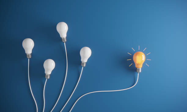idea creativa, concepto de innovación - light bulb business wisdom abstract fotografías e imágenes de stock