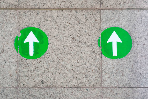 istock Green arrow pointing to the top 1437708718