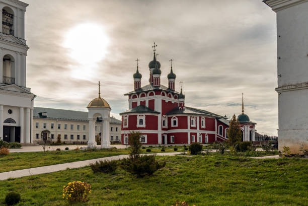 tempio di smolensk icona della madre di dio nell'antica città russa di uglich. il monastero di bogoyavlensky - uglich foto e immagini stock