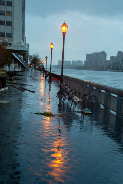 huragan sandy uderza w nowy jork - hurricane sandy staten island new york city new york state zdjęcia i obrazy z banku zdjęć