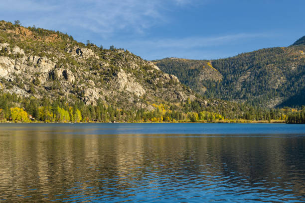 istock Fall view of Silver Lake, California 1437783322