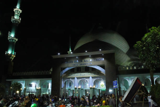 istock Al Azhom Grand Mosque at night when there is a bazaar 1437814666